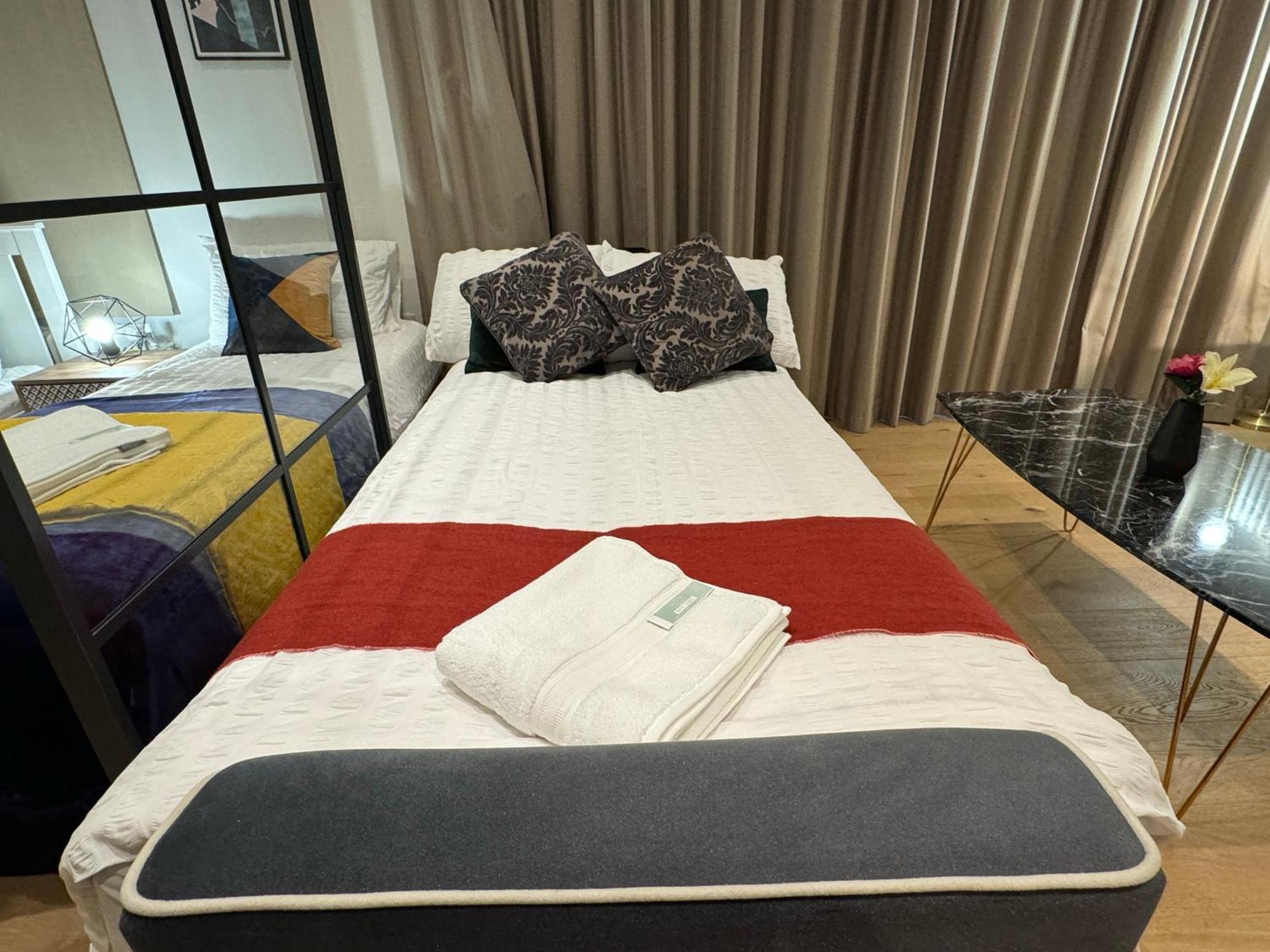 Amazing Cosy Apartment, Next To O2 Arena And Close To London Excel, Secure Parking 외부 사진